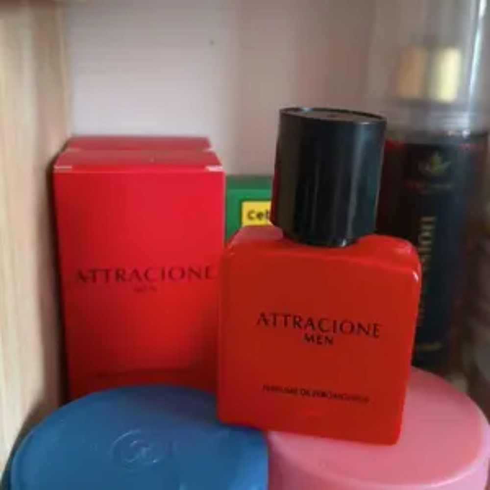 Foto real de cliente com o Attracione Men na estante